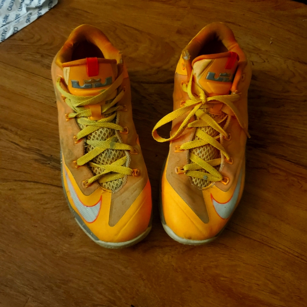 Men's sneakers